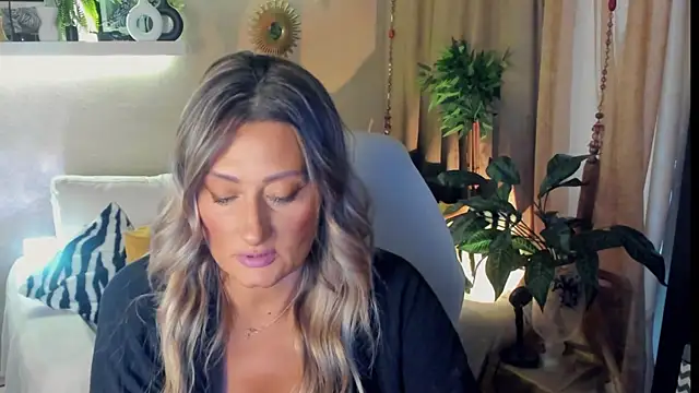 SarahAlluring online show from July 17, 2026, 1:52 pm