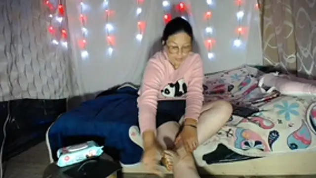 SHARONYJQVI online show from July 25, 2026, 10:05 pm