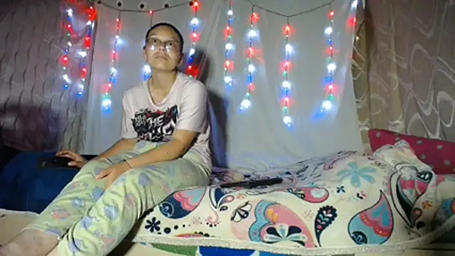 SHARONYJQVI online show from July 21, 2026, 12:57 am