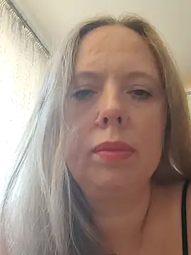 Irina3718 online show from September 28, 2025, 1:40 pm