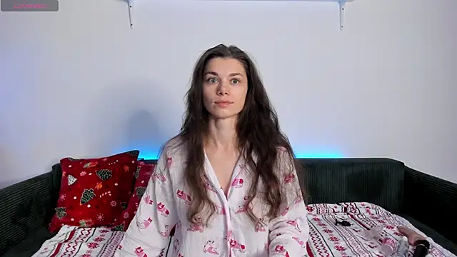 Eva McCoy online show from December 17, 2025, 7:35 am