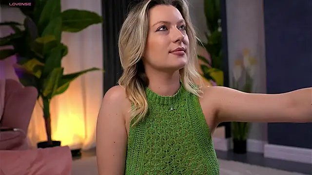 AnnastasiaMills online show from November 14, 2025, 9:07 pm