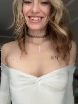 Snapshot of SweetDarling7 chatting on March 6, 2026, 1:39 pm SweetDarling7 online show from March 6, 2026, 1:39 pm