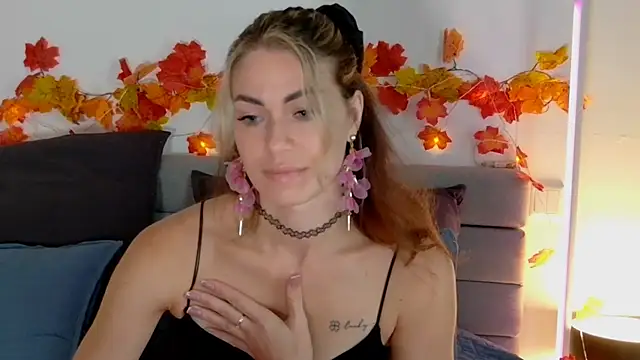 SweetDarling7 online show from October 26, 2025, 12:27 pm