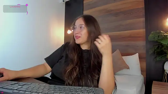 sophia martinezz  online show from December 17, 2025, 12:21 pm