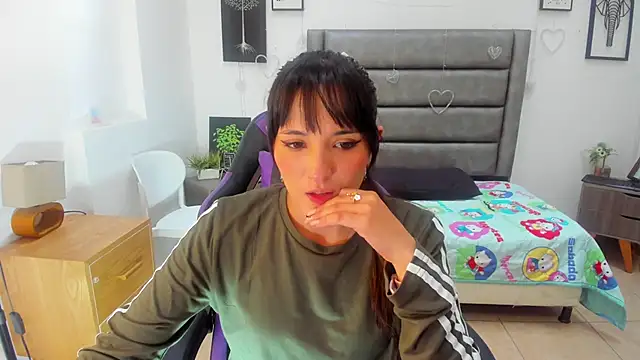 Tania Duque online show from May 23, 2026, 2:27 pm