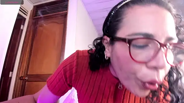 mia velvet1 online show from May 6, 2026, 12:53 pm
