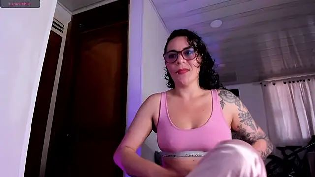 Snapshot of mia_velvet1 chatting on July 27, 2026, 1:18 pm mia velvet1 online show from July 27, 2026, 1:18 pm