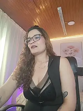 Rose Thompson1 online show from June 29, 2026, 1:33 pm