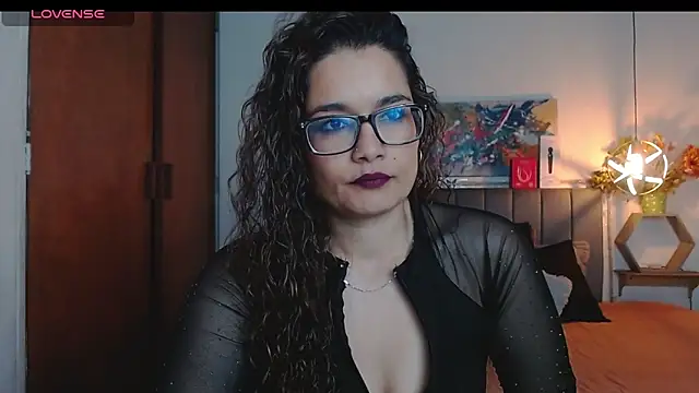 Rose Thompson1 online show from September 29, 2025, 1:39 pm