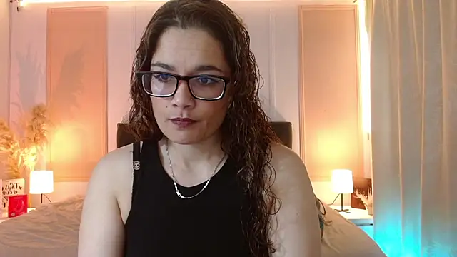 Rose Thompson1 online show from June 7, 2026, 1:38 pm