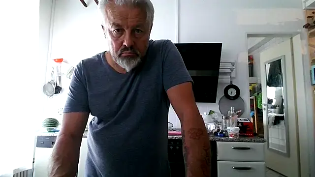 Snapshot of Berg_Boy chatting on July 27, 2026, 5:31 pm Berg Boy online show from July 27, 2026, 5:31 pm