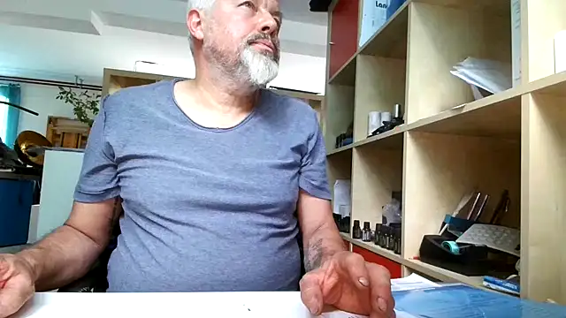Snapshot of Berg_Boy chatting on July 1, 2026, 12:49 pm Berg Boy online show from July 1, 2026, 12:49 pm
