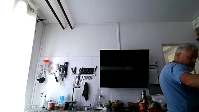 Snapshot of Berg_Boy chatting on June 6, 2026, 1:49 pm Berg Boy online show from June 6, 2026, 1:49 pm