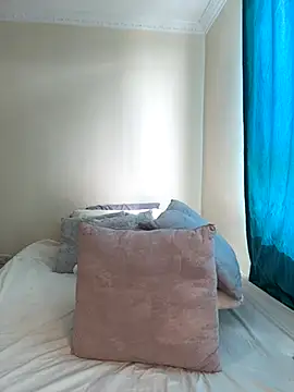 Ivelleee  online show from October 1, 2025, 7:29 pm