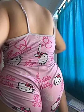 Ivelleee  online show from September 13, 2025, 6:52 pm