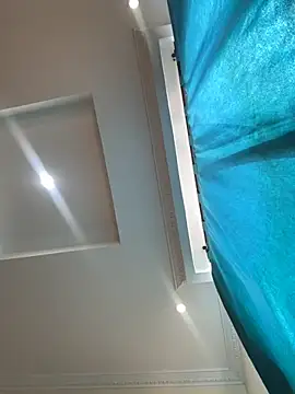 Ivelleee  online show from November 4, 2025, 8:01 pm