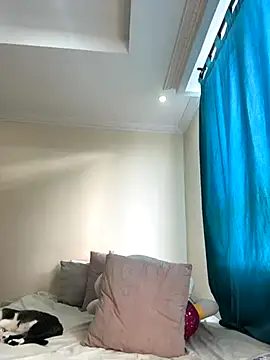 Ivelleee  online show from October 9, 2025, 9:04 pm