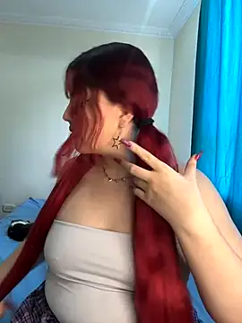 Ivelleee  online show from September 18, 2025, 7:28 pm