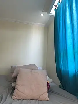 Ivelleee  online show from October 19, 2025, 2:42 pm