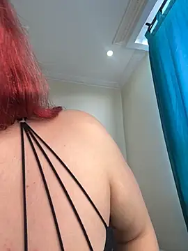 Snapshot of Ivelleee_ chatting on November 25, 2025, 9:48 pm Ivelleee online show from November 25, 2025, 9:48 pm