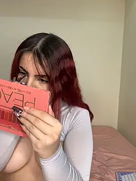 Ivelleee  online show from November 16, 2025, 7:57 am