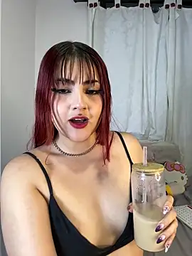 Snapshot of Ivelleee_ chatting on March 13, 2026, 10:26 pm Ivelleee online show from March 13, 2026, 10:26 pm