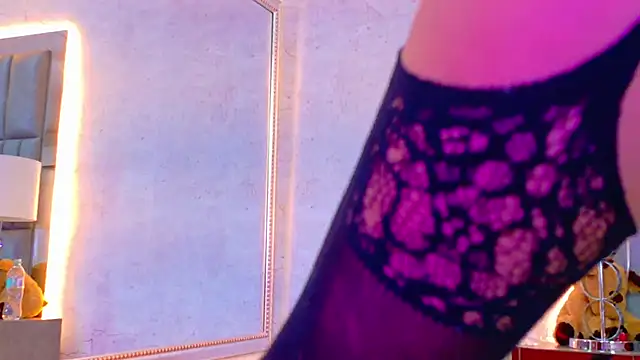 CamilaJohnston online show from December 17, 2025, 9:42 pm