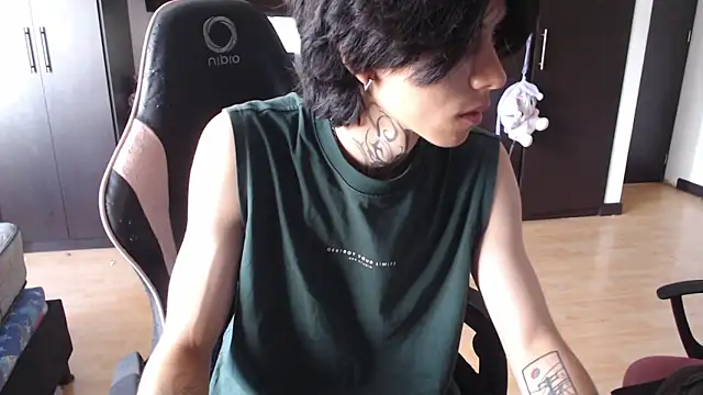 xIce Boy online show from December 15, 2025, 1:28 pm