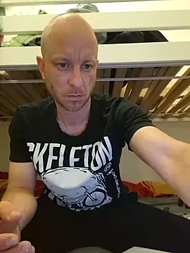svenpfeifer online show from May 9, 2026, 1:42 am