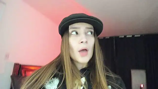 Hat girl online show from November 20, 2025, 5:41 am