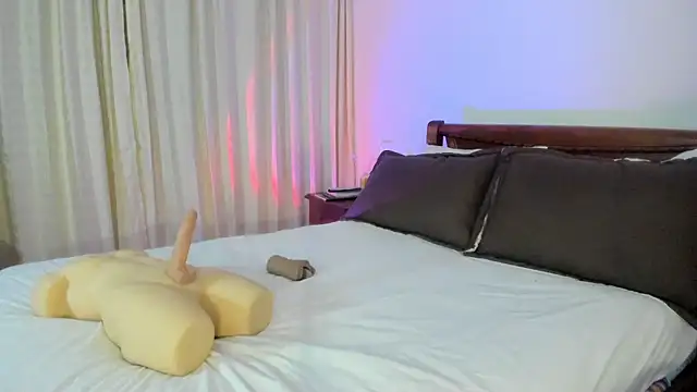 Hat girl online show from September 30, 2025, 4:18 am