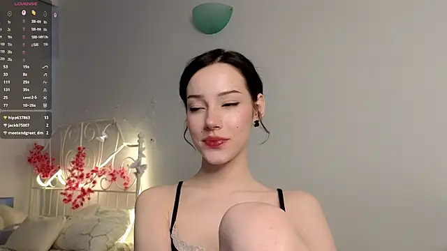 Snapshot of glamourr chatting on June 4, 2026, 9:03 am glamourr online show from June 4, 2026, 9:03 am