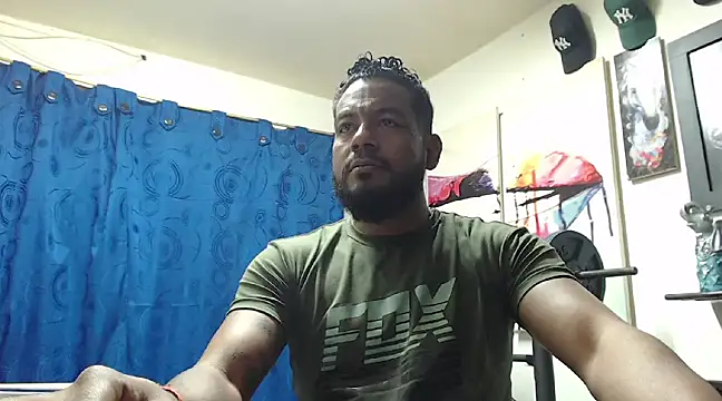 BladeFoxxx1 online show from March 12, 2025, 3:57 am