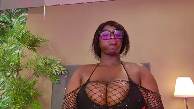 BetsyBennet  online show from November 7, 2025, 9:30 pm