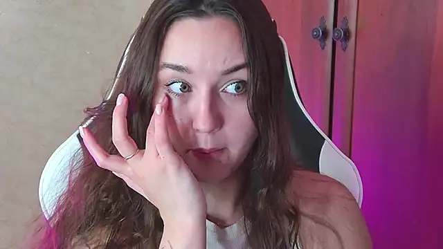 Snapshot of CherryTouss chatting on April 18, 2026, 7:54 am CherryTouss online show from April 18, 2026, 7:54 am