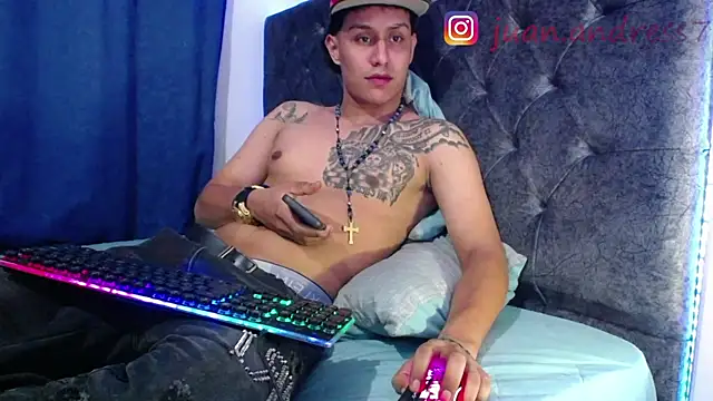 Snapshot of Stone_grey1_ chatting on February 14, 2026, 10:10 pm Stone grey1 online show from February 14, 2026, 10:10 pm