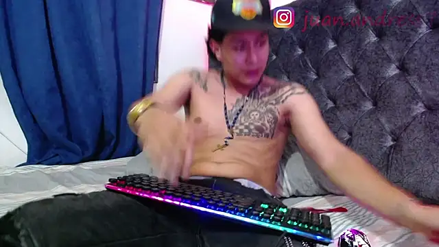 Snapshot of Stone_grey1_ chatting on March 1, 2026, 8:47 am Stone grey1 online show from March 1, 2026, 8:47 am