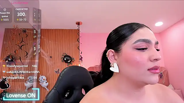 eva sainnt online show from October 14, 2025, 4:02 am