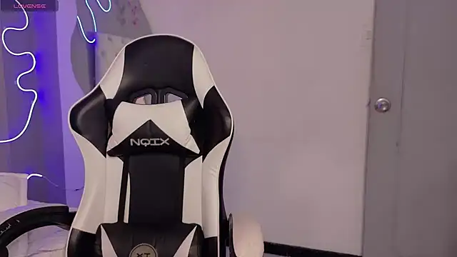 natasha  black online show from January 14, 2026, 7:39 pm