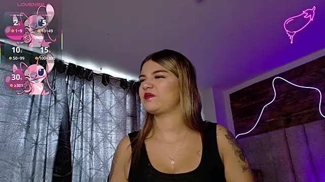 natasha  black online show from December 21, 2025, 7:37 pm