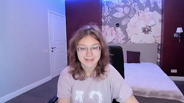 AngelinaLow online show from November 22, 2025, 6:34 am