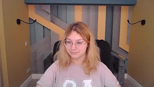 AngelinaLow online show from March 5, 2026, 12:24 pm