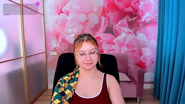 AngelinaLow online show from February 8, 2026, 6:44 am