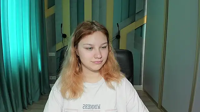 AngelinaLow online show from May 4, 2026, 11:24 am
