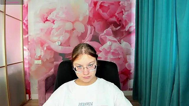 AngelinaLow online show from September 29, 2025, 11:27 am