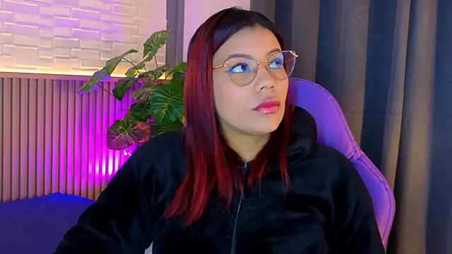 TiffanyWalk online show from November 12, 2025, 10:41 am