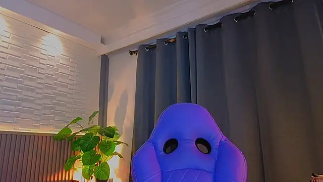 TiffanyWalk online show from September 25, 2025, 11:27 am