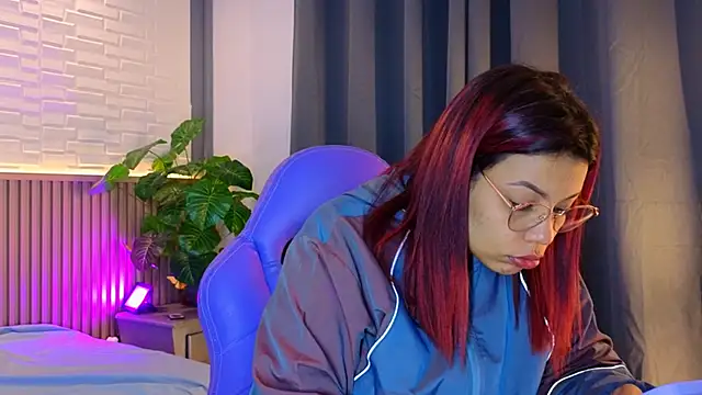 TiffanyWalk online show from November 3, 2025, 11:14 am