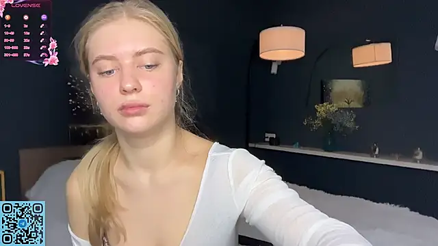 RadiantBliss online show from October 26, 2025, 7:36 pm